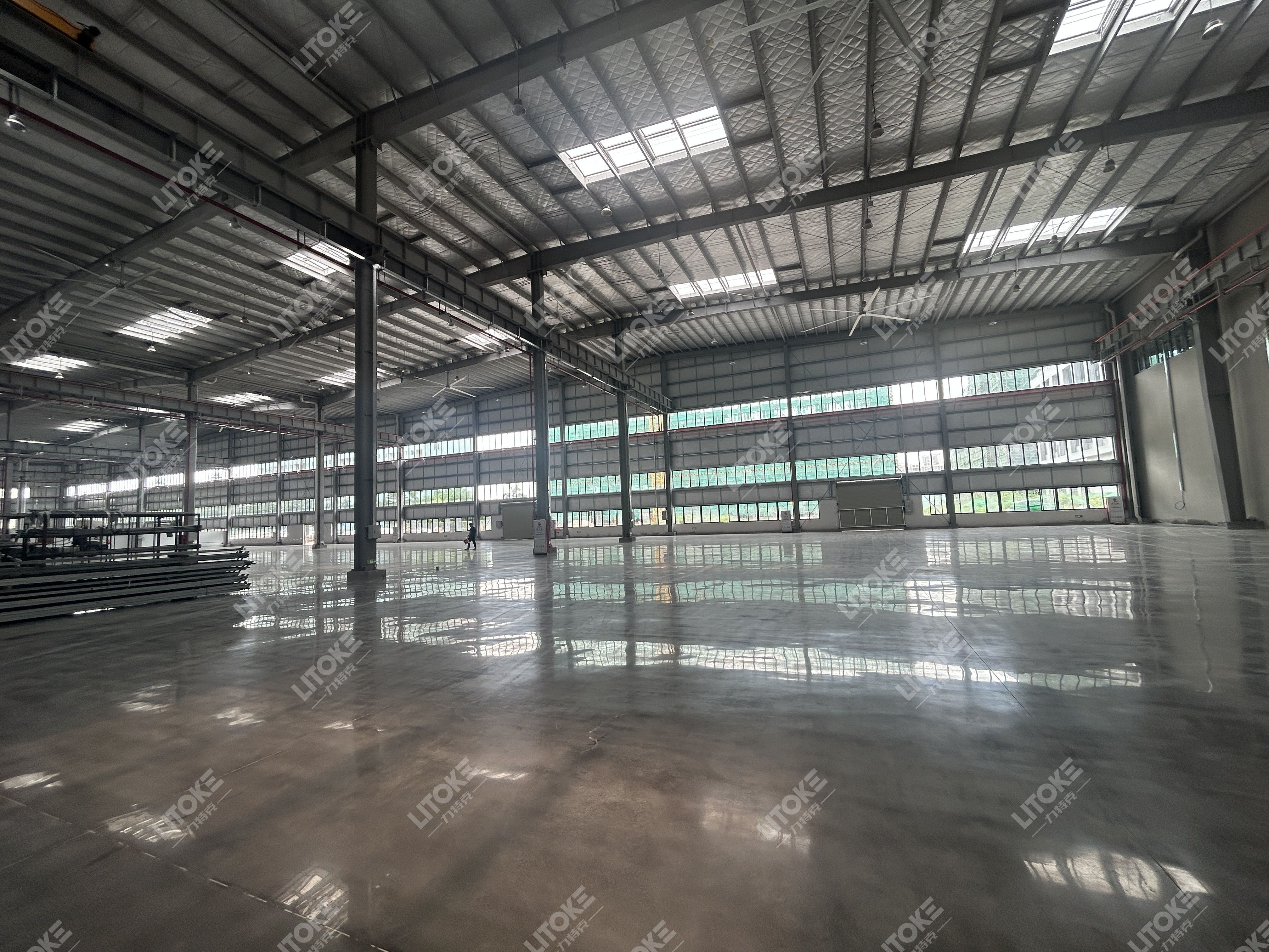 車間倉庫地坪翻新，用混凝土密封固化劑真的省錢嗎？算筆賬給你看！